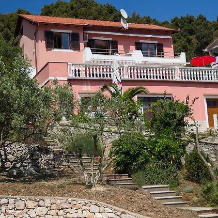 Julija Appartement *